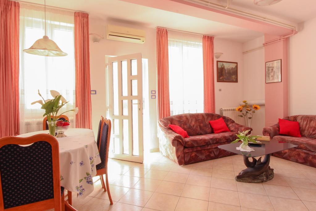 Apartments Sonja โรวีน ภายนอก รูปภาพ